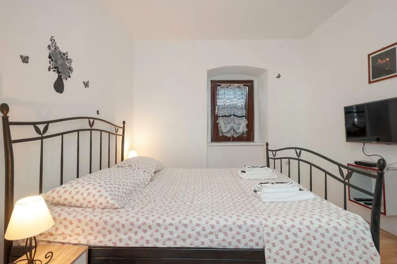 Apartments Pepi Kaštela 0*,
